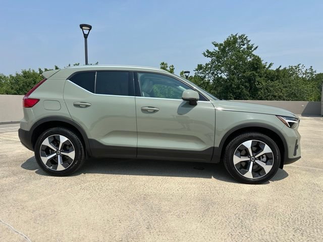 Certified 2025 Volvo XC40 B5 Plus AWD/4WD image 10