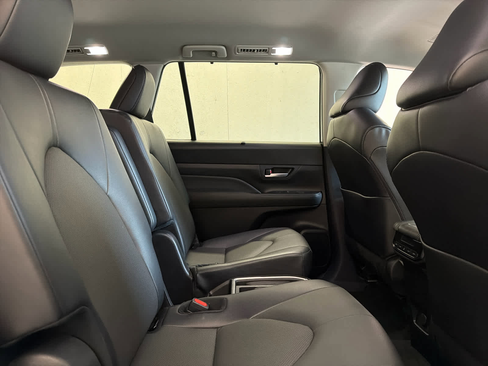 Used 2025 Toyota Grand Highlander FWD image 30