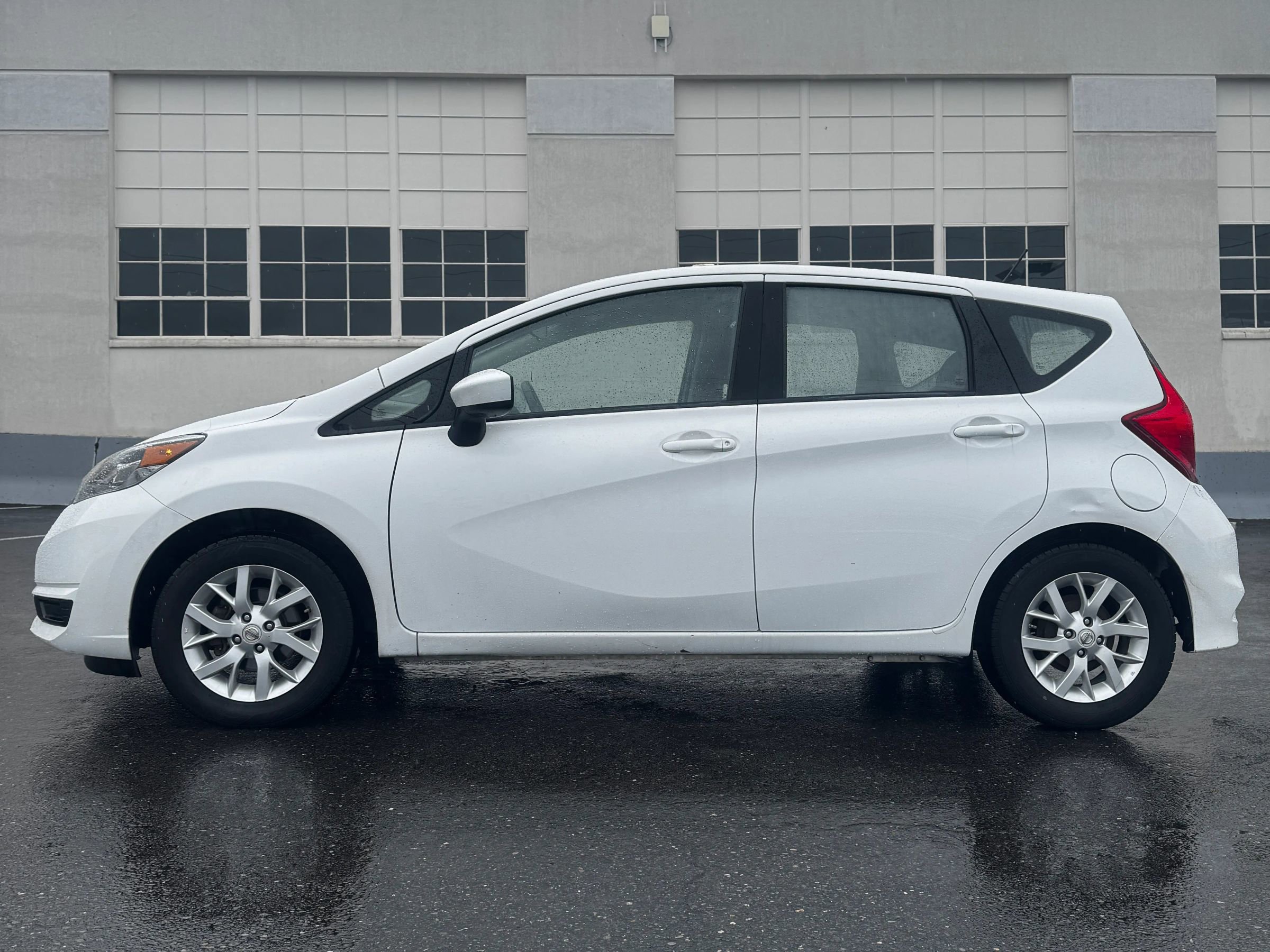 Used 2017 Nissan Versa Note SV image 4
