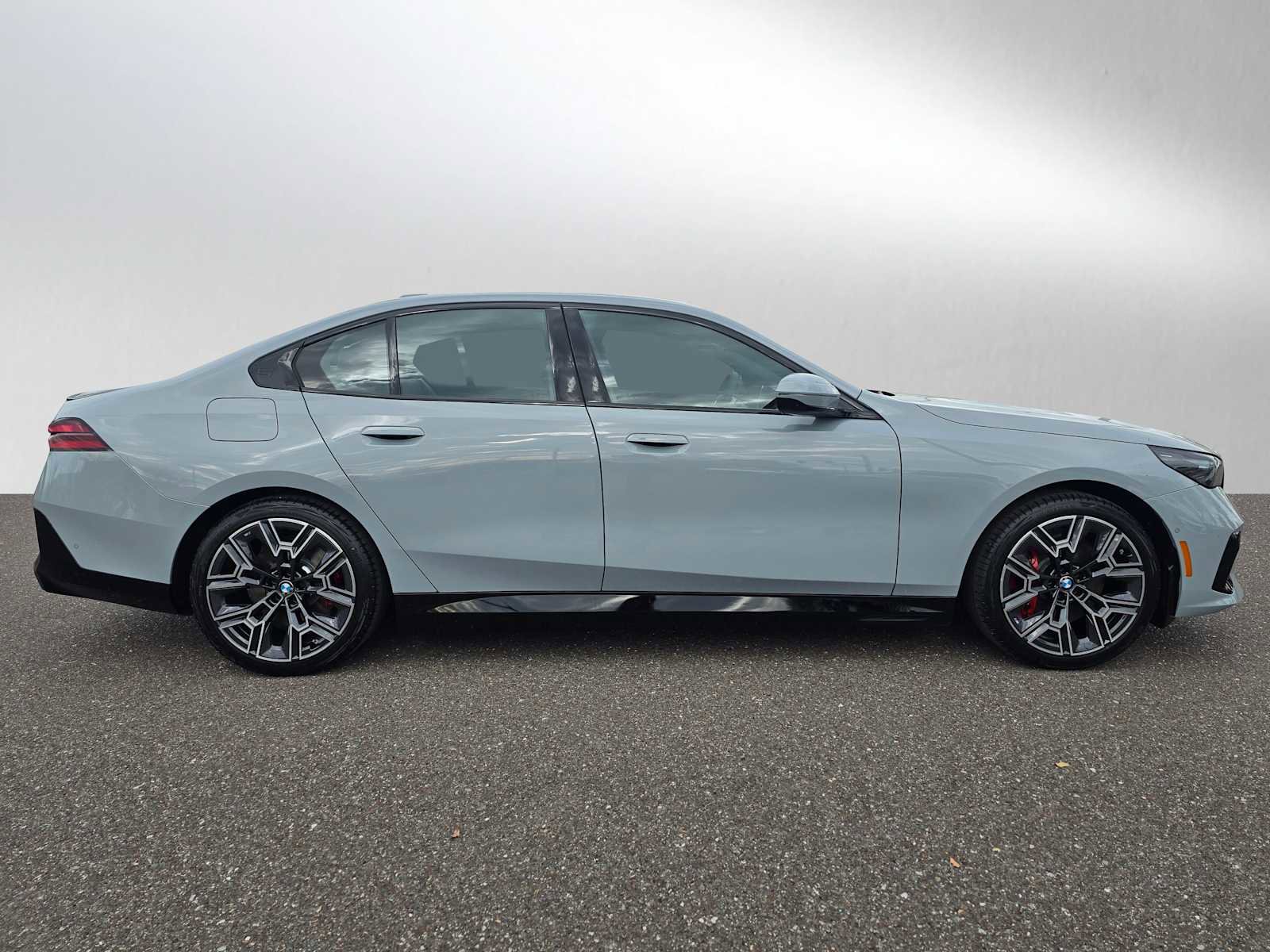 Used 2026 BMW i5 eDrive40 w/ M Sport Package image 2