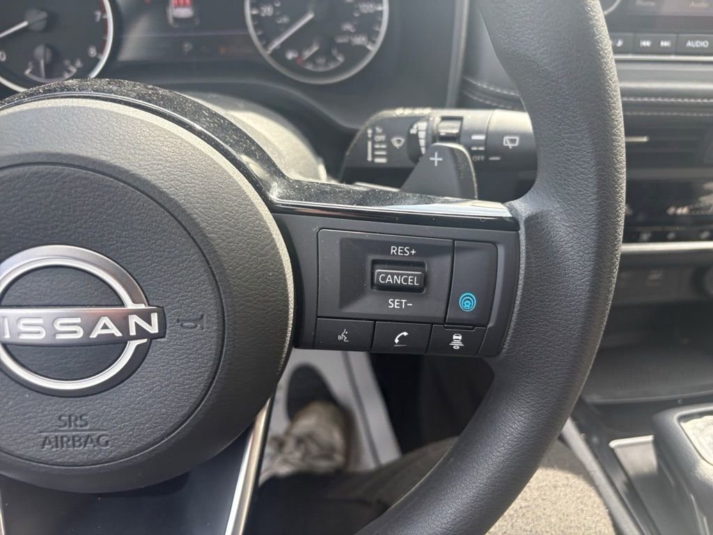 Used 2023 Nissan Rogue SV image 16