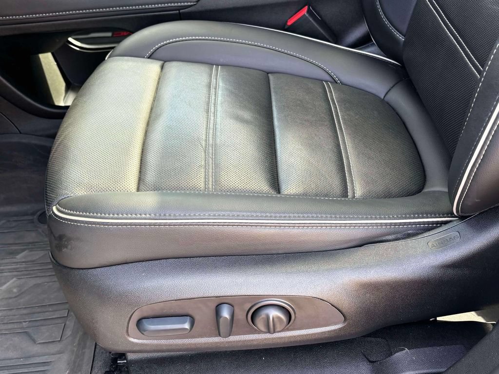 Used 2023 GMC Acadia Denali w/ Denali Technology Package AWD/4WD image 4