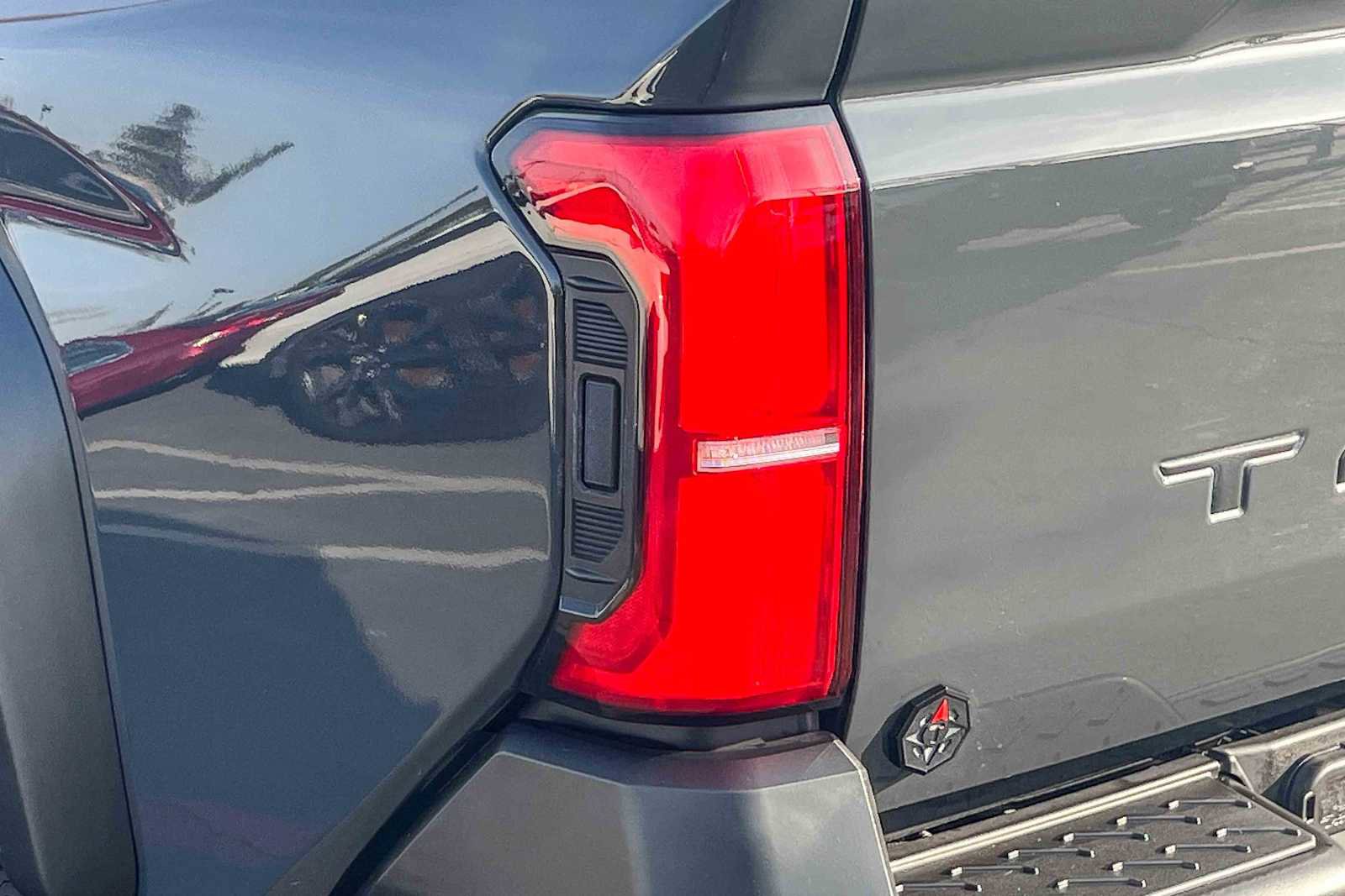 Used 2025 Toyota Tacoma 4x4 Double Cab Hybrid image 8