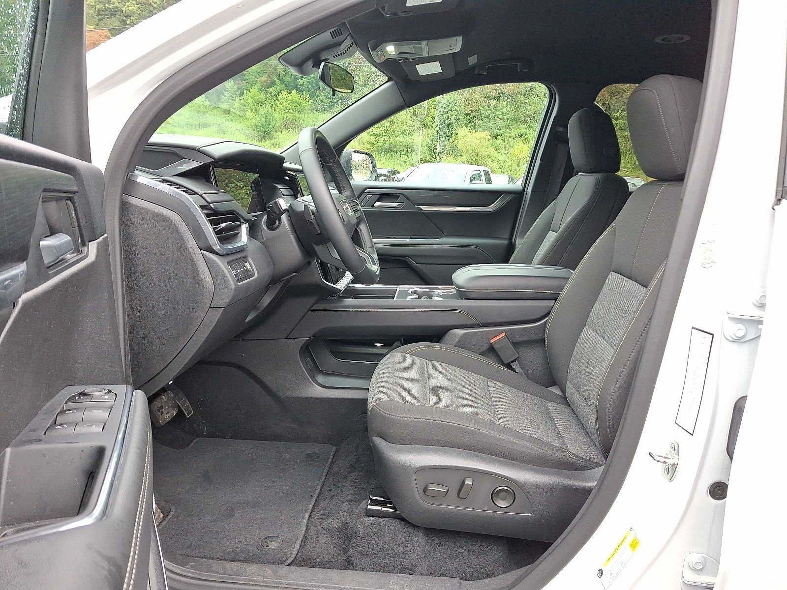 Used 2025 GMC Acadia Elevation AWD/4WD image 13