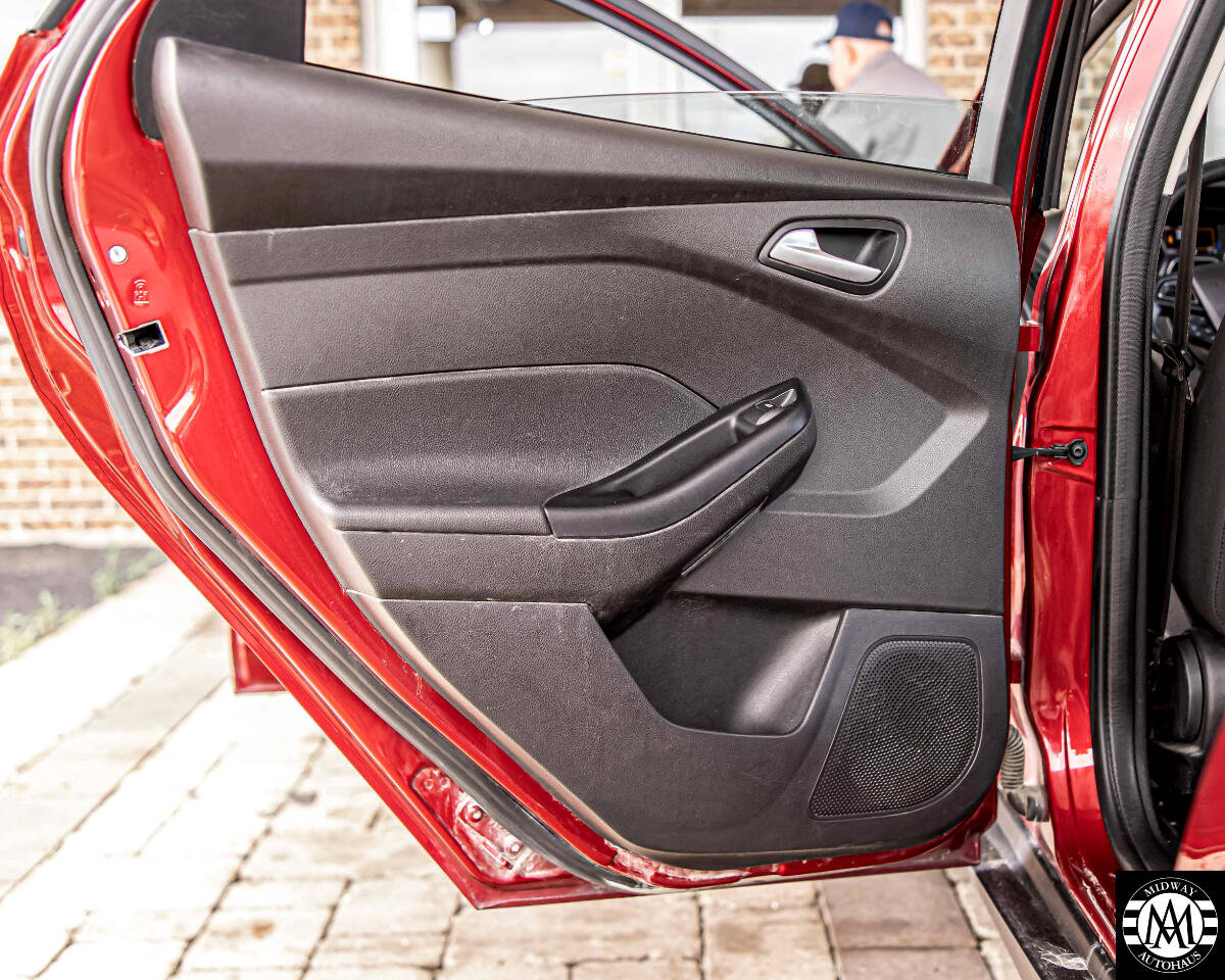 Used 2017 Ford Focus SE image 34