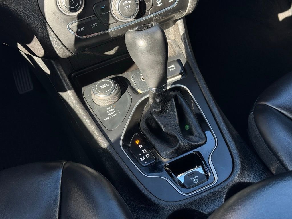 Used 2019 Jeep Cherokee Latitude Plus image 44