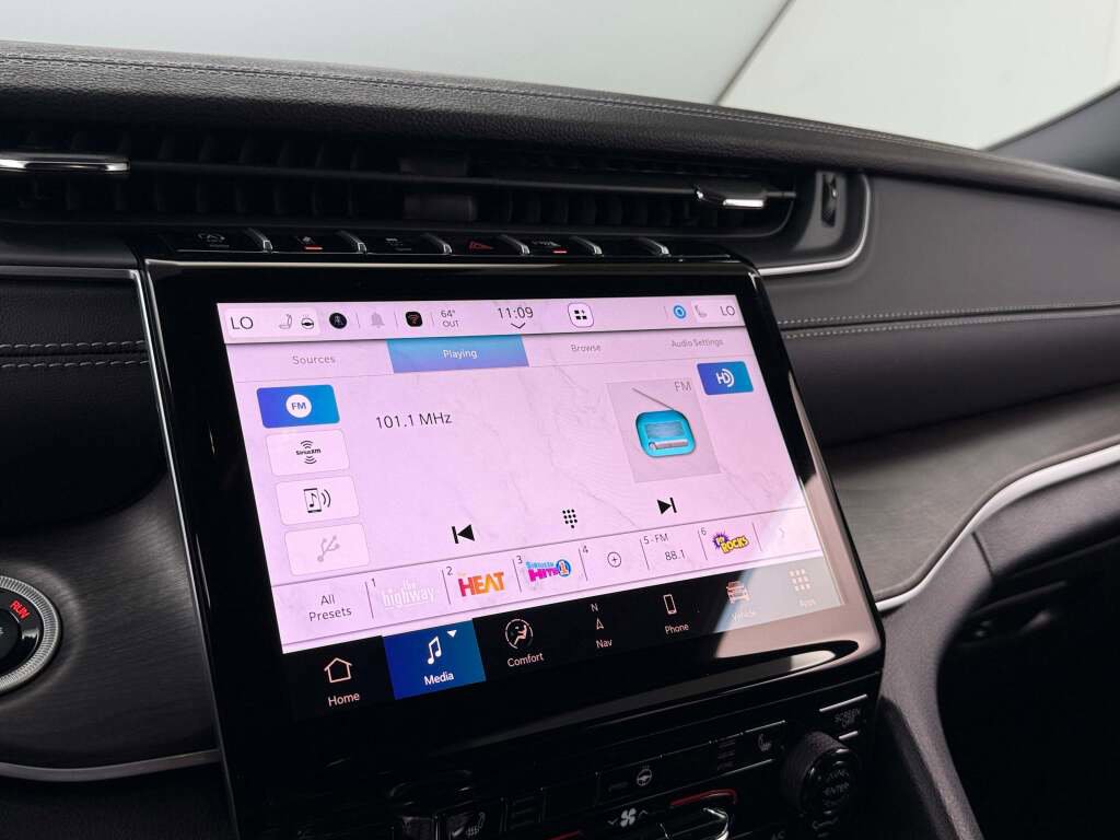 New 2025 Jeep Grand Cherokee L Limited image 30