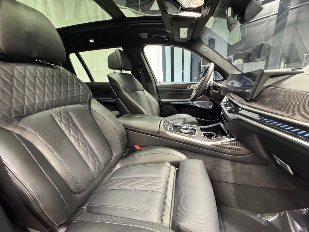 Used 2025 BMW X7 M60i image 30