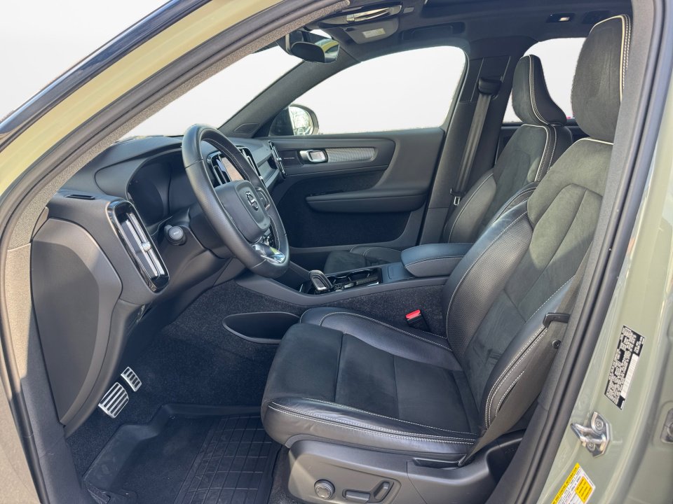 Used 2021 Volvo XC40 P8 Recharge w/ Advanced Package image 11