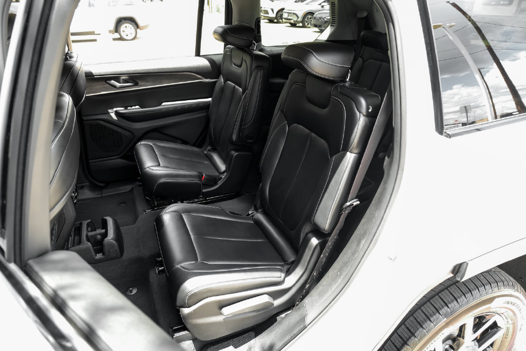 Used 2023 Jeep Grand Cherokee L Limited AWD/4WD image 49