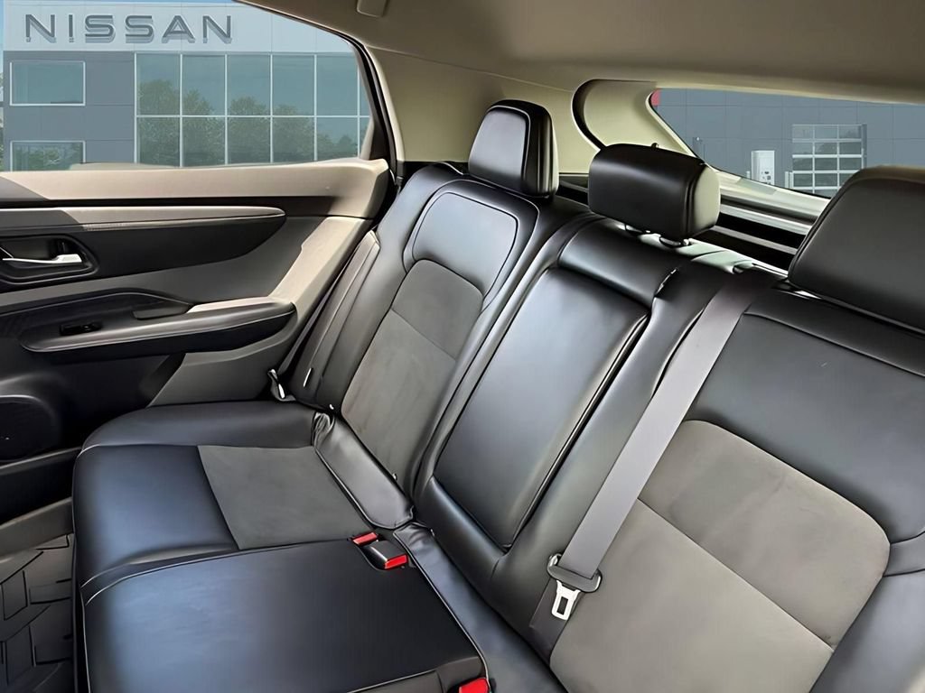 Used 2023 Nissan Ariya FWD image 26