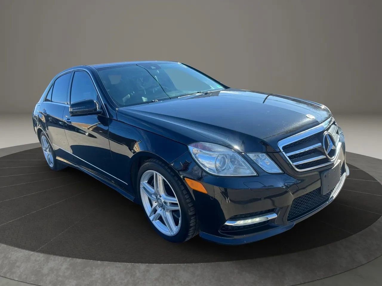 Used 2013 Mercedes-Benz E 550 4MATIC Sedan image 3