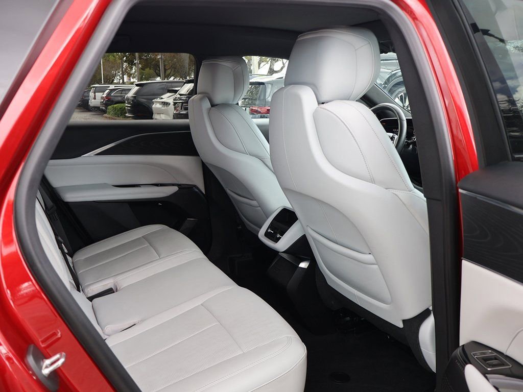 Used 2024 Cadillac Lyriq Sport image 36