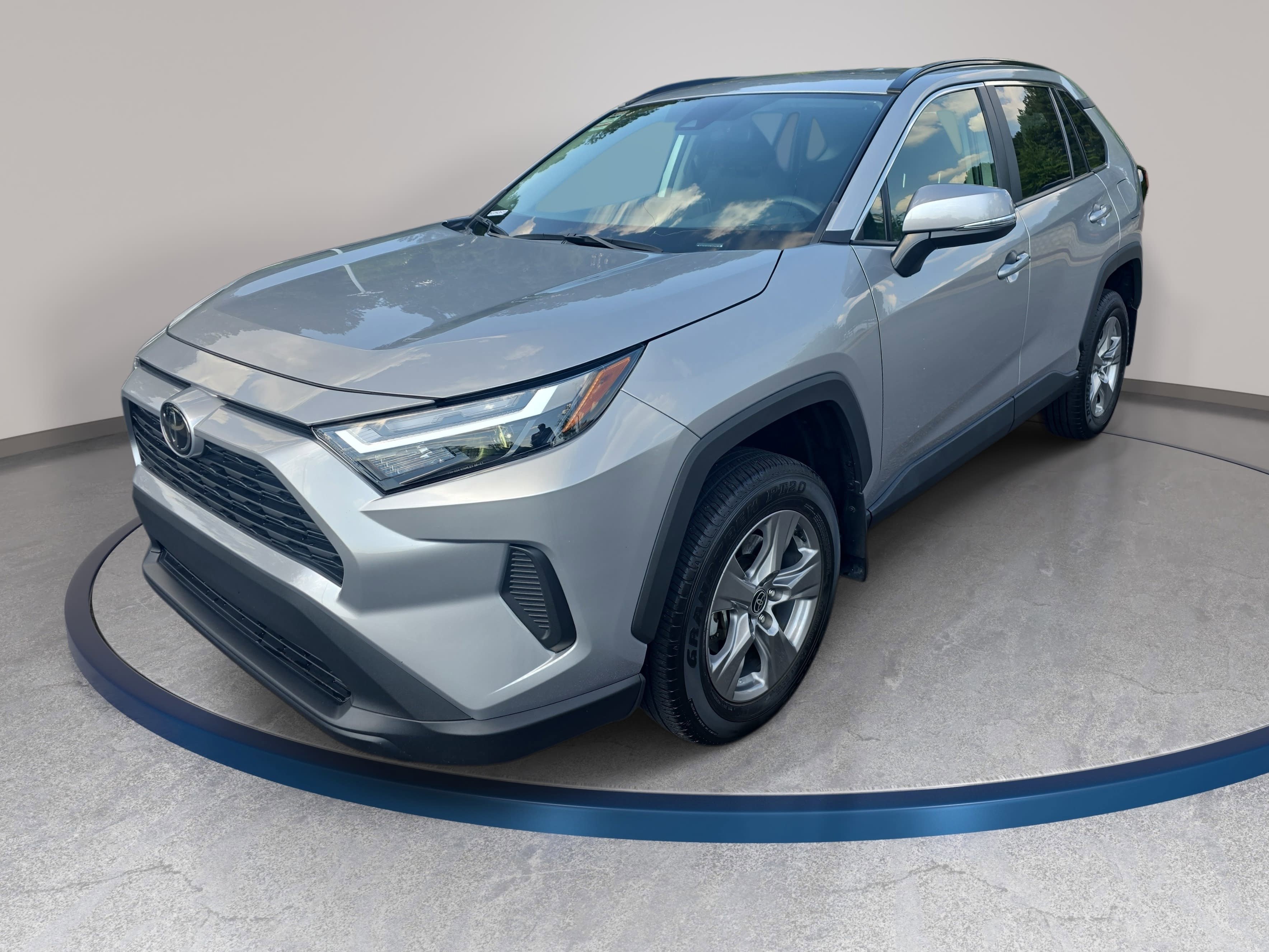 Used 2024 Toyota RAV4 XLE FWD image 1