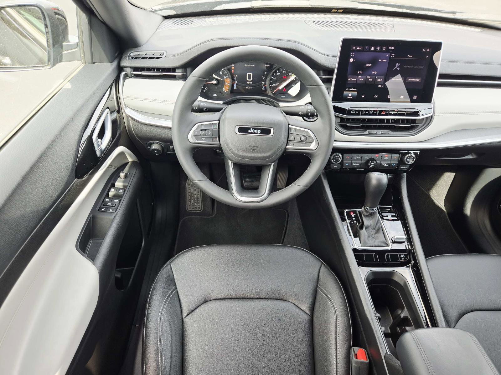 Used 2025 Jeep Compass Limited image 11