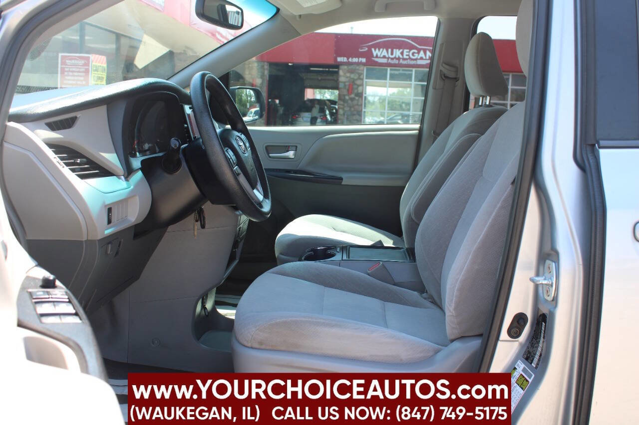 Used 2017 Toyota Sienna LE image 13