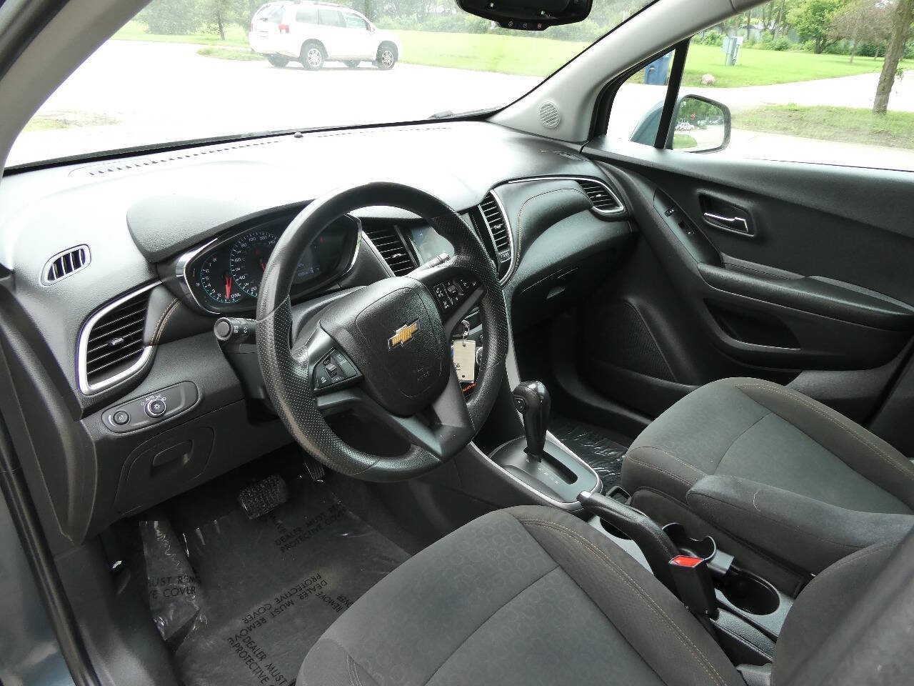 Used 2021 Chevrolet Trax LS w/ Tint and Cruise Package AWD/4WD image 10