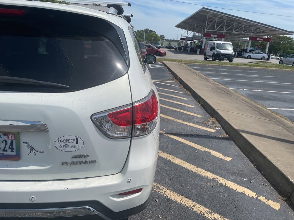 Used 2014 Nissan Pathfinder Platinum image 18