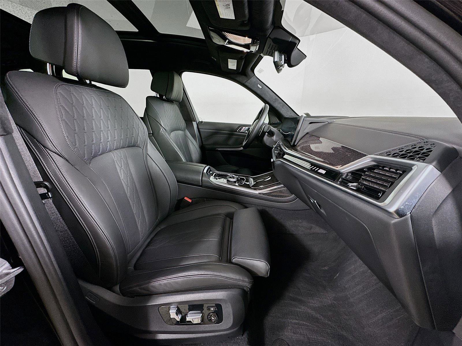 Certified 2024 BMW X7 M60i w/ Executive Package image 31