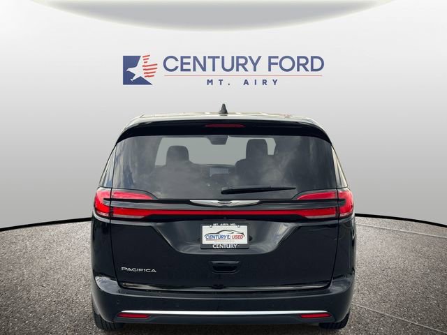 Used 2025 Chrysler Pacifica Select FWD image 3