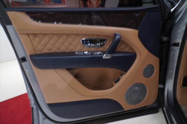 Used 2017 Bentley Bentayga image 12