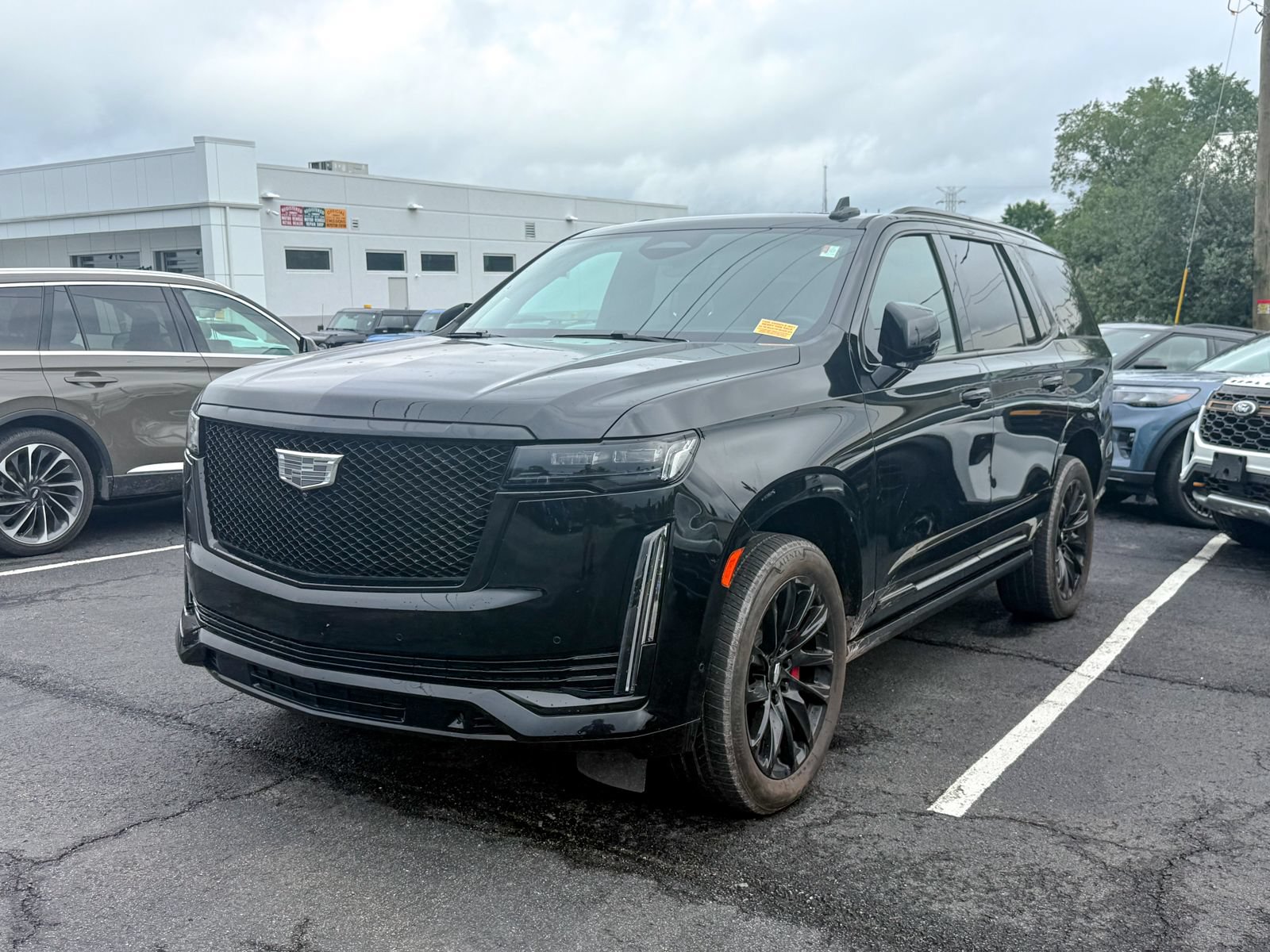Used 2022 Cadillac Escalade Sport Platinum w/ LPO, ONYX Package AWD/4WD image 3