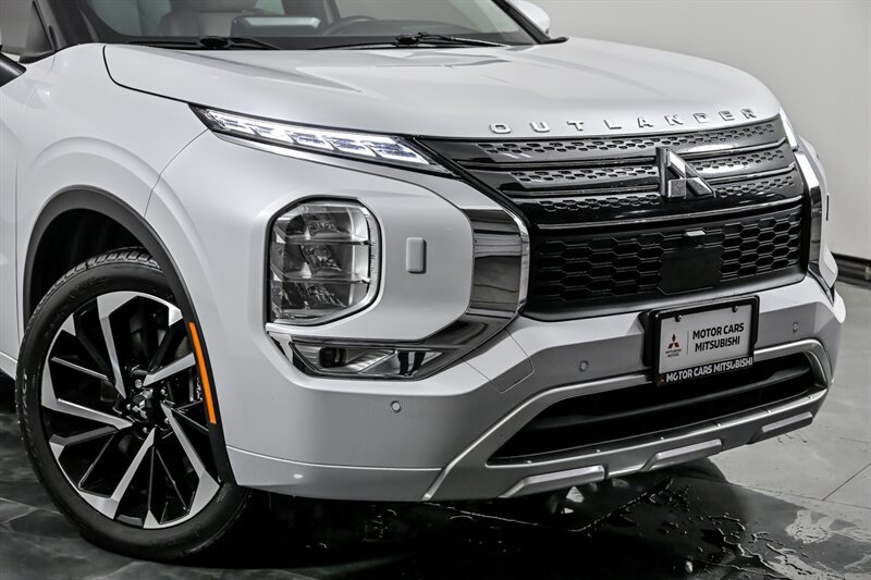 Used 2022 Mitsubishi Outlander SEL AWD/4WD image 2