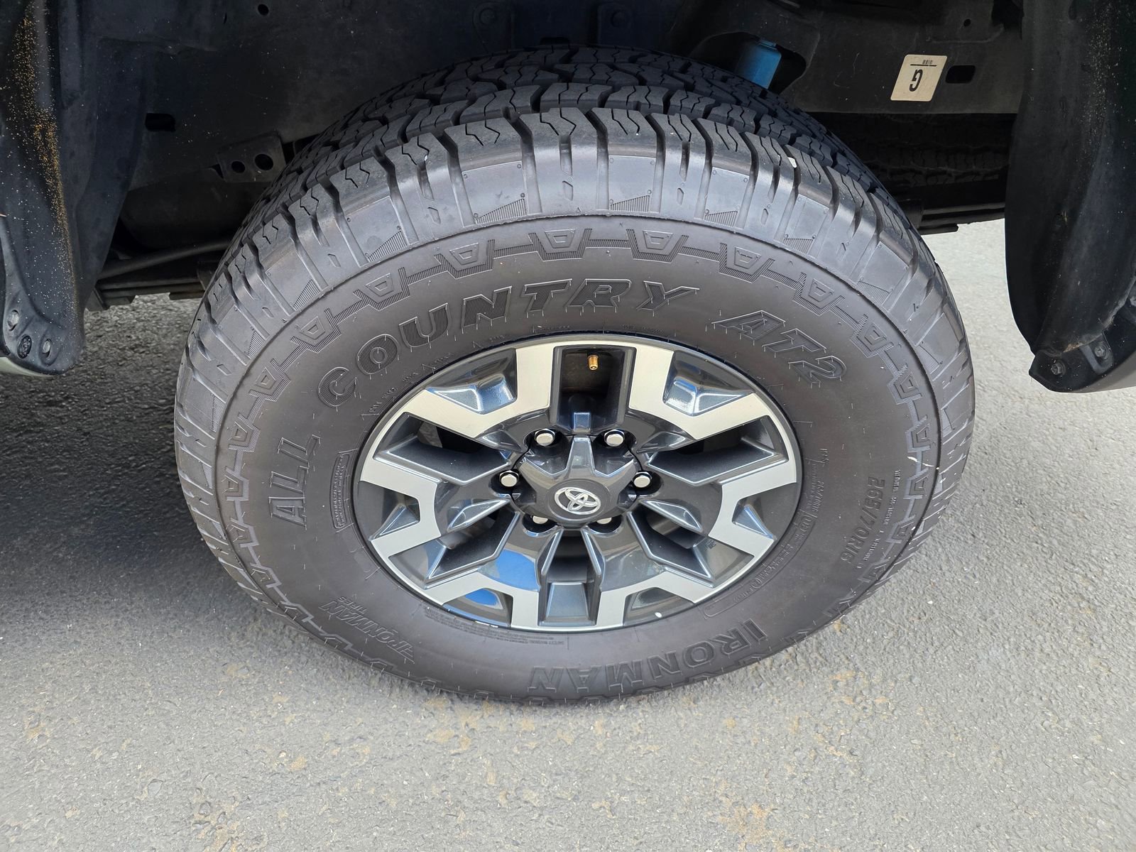 Used 2023 Toyota Tacoma TRD Off-Road w/ Technology Package AWD/4WD image 9