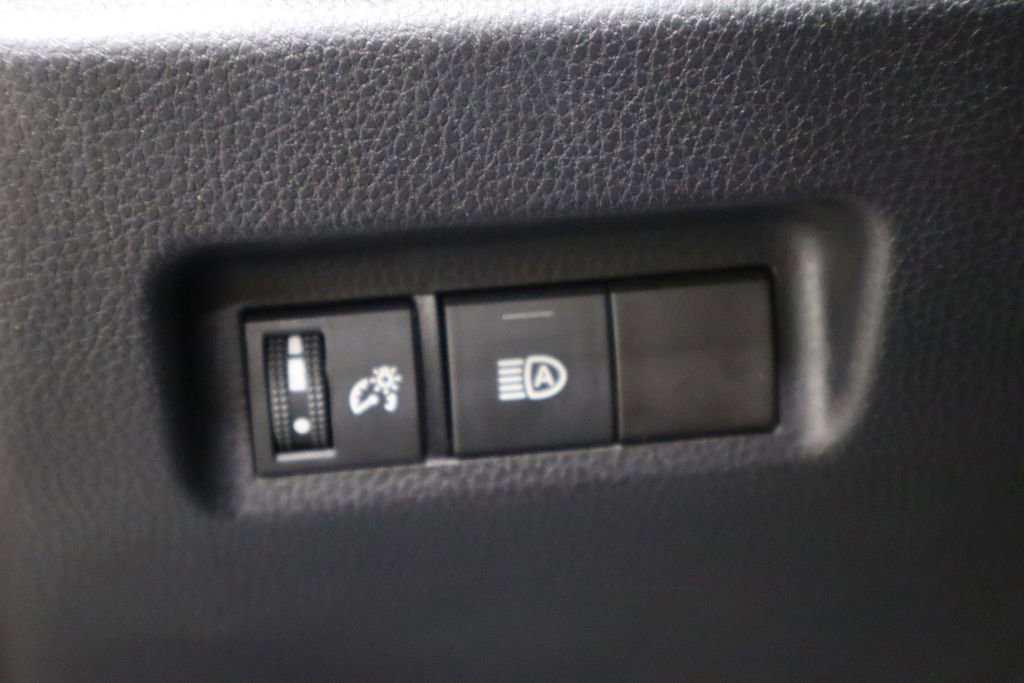 Used 2022 Toyota RAV4 XLE image 18