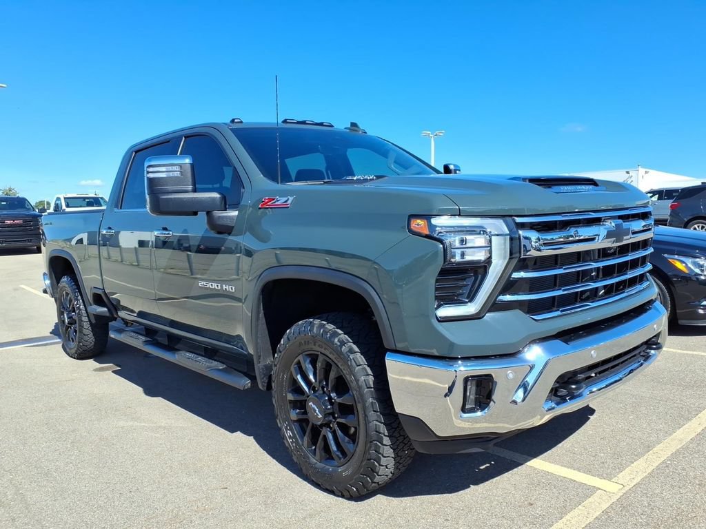 Used 2025 Chevrolet Silverado 2500 LTZ w/ LTZ Convenience Package AWD/4WD image 3