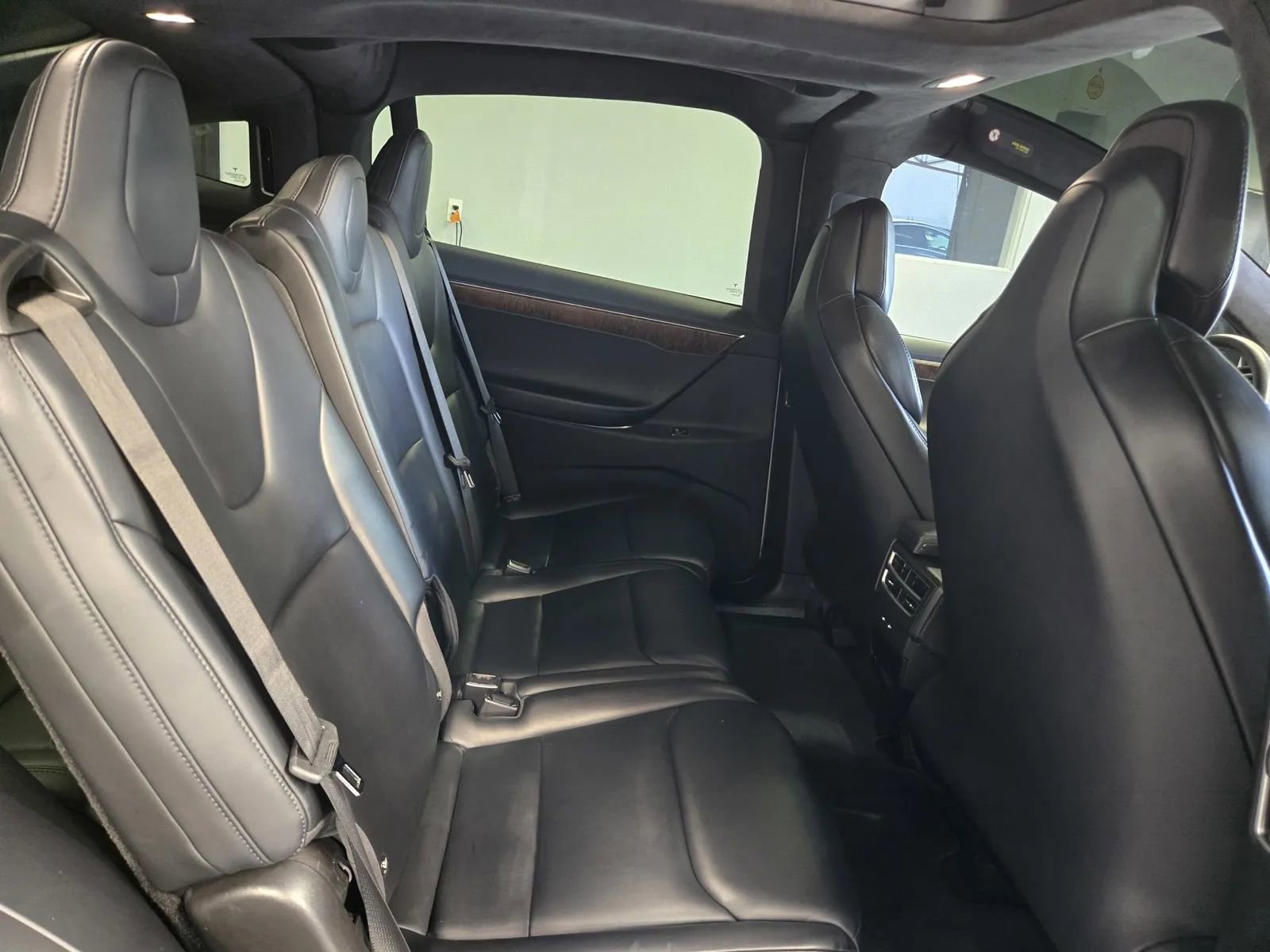 Used 2018 Tesla Model X image 8
