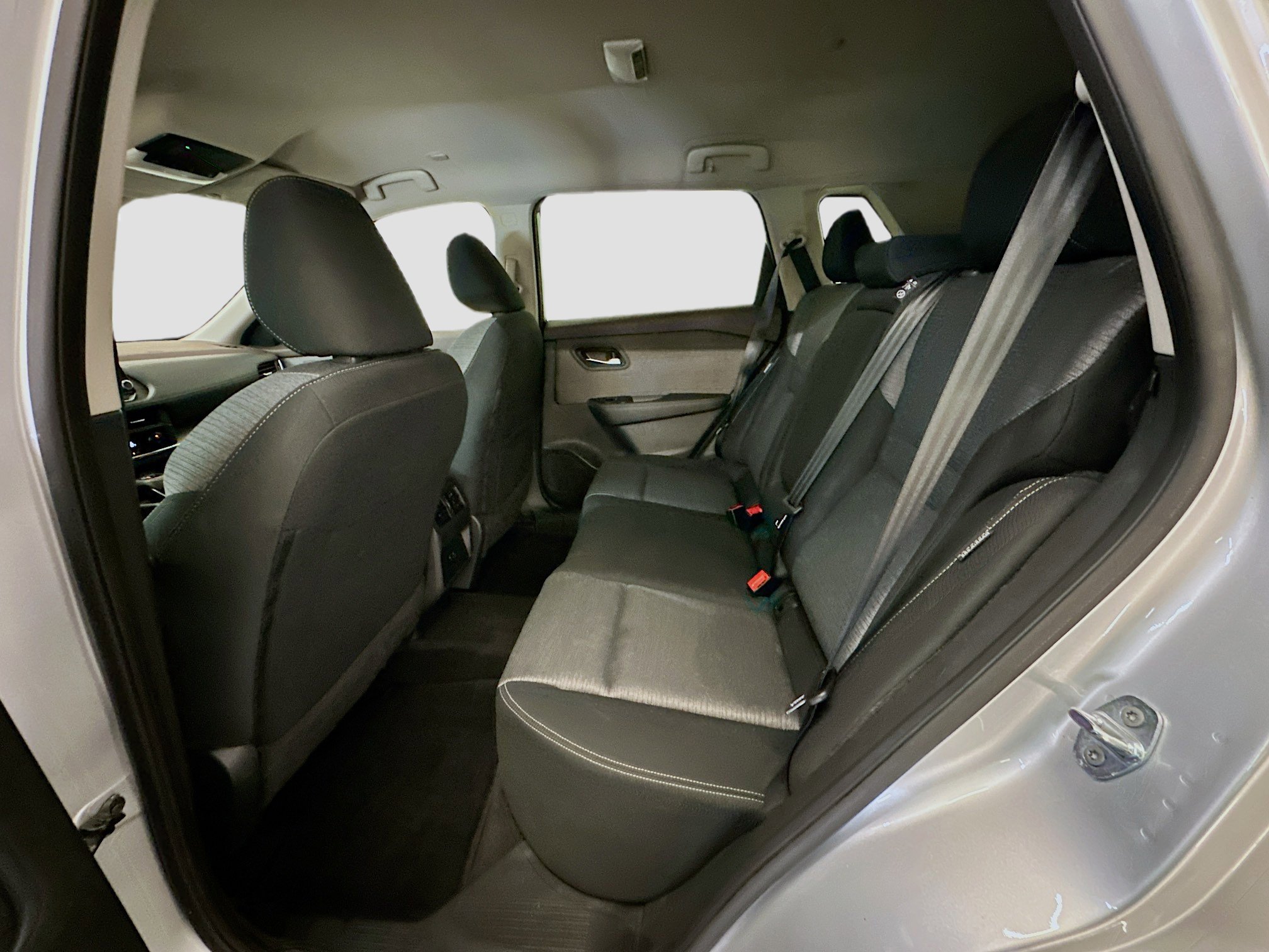 Used 2023 Nissan Rogue SV image 29