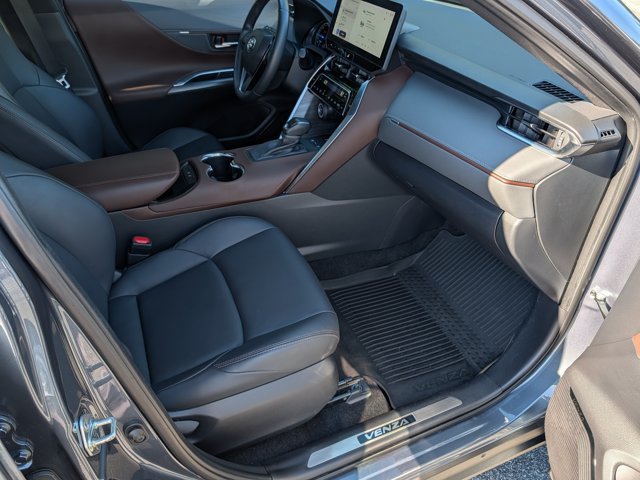 Used 2023 Toyota Venza XLE AWD/4WD image 12