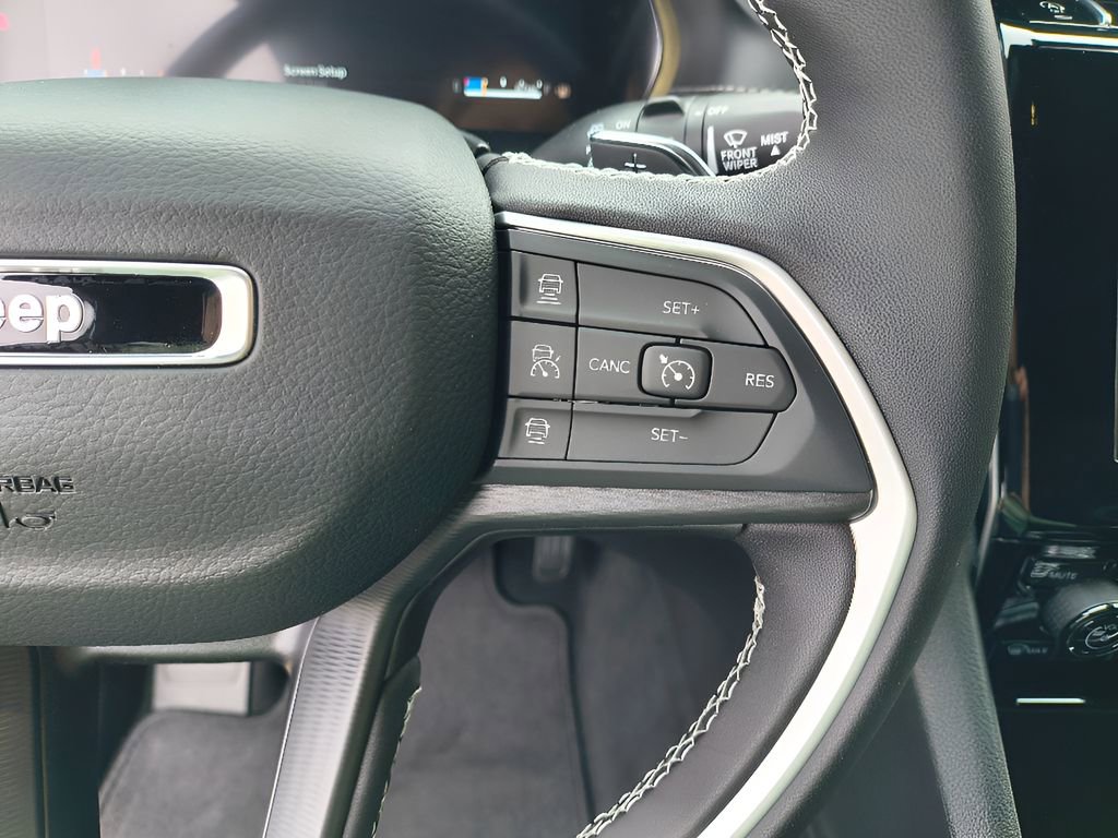 New 2025 Jeep Grand Cherokee Altitude image 19