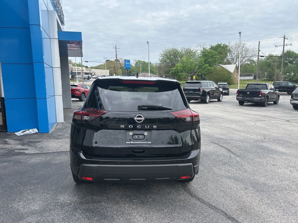 Used 2024 Nissan Rogue S image 4