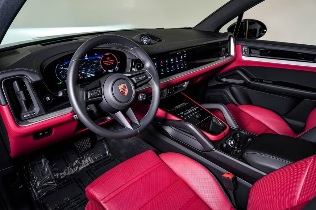 Certified 2025 Porsche Cayenne E-Hybrid image 4