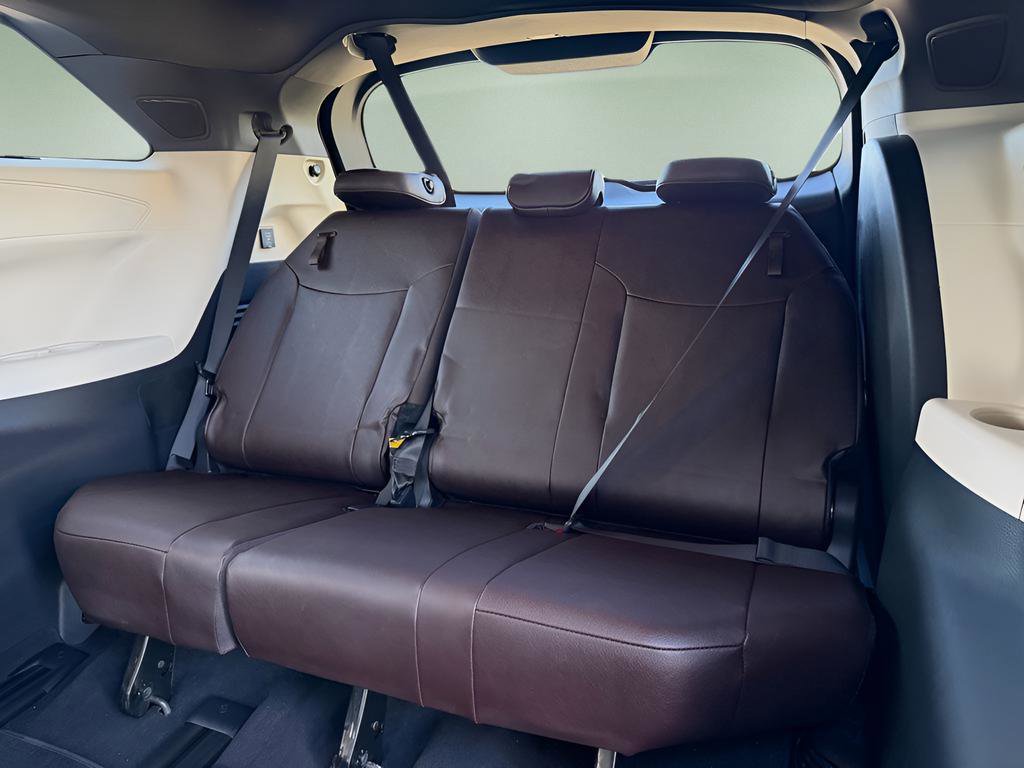 Used 2023 Toyota Sienna Platinum image 30