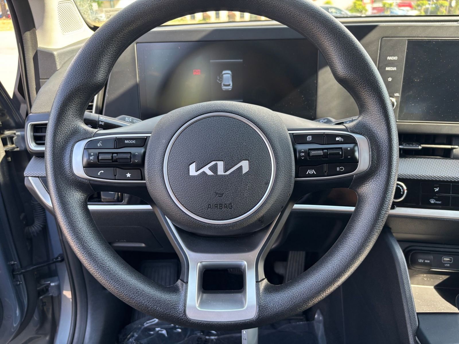 Used 2025 Kia Sportage LX image 27
