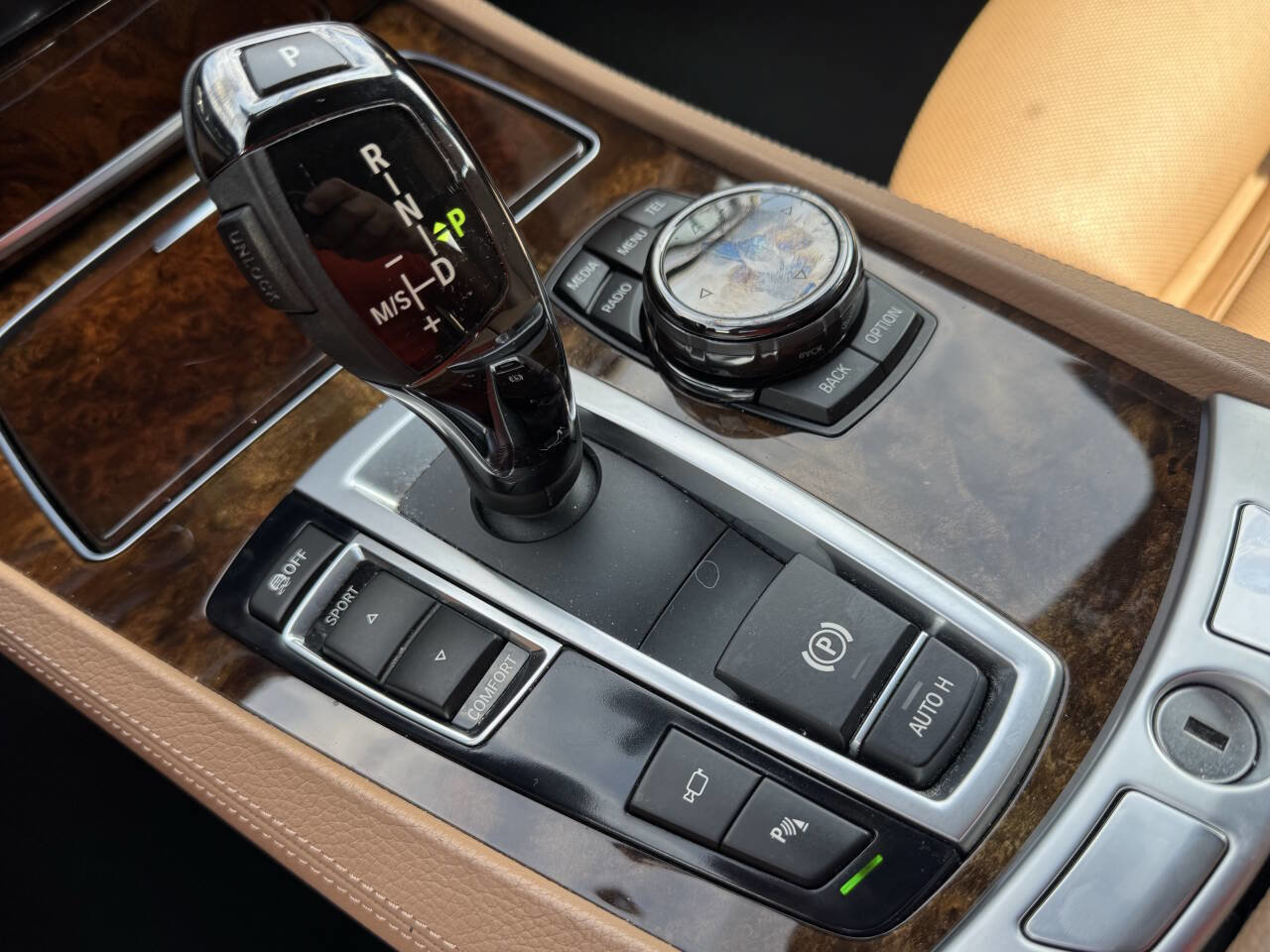 Used 2015 BMW 740i image 13
