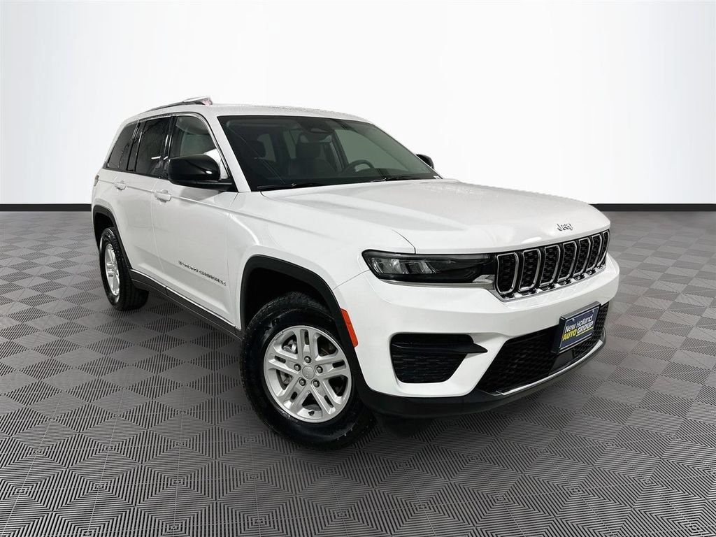 Certified 2023 Jeep Grand Cherokee Laredo AWD/4WD image 1