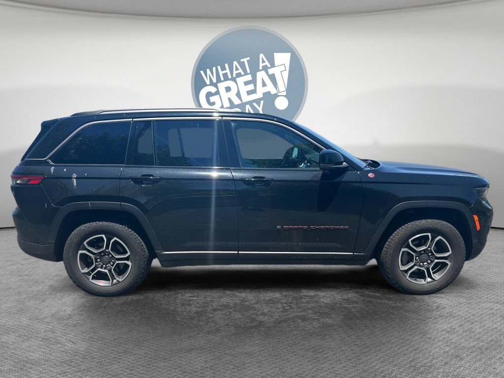 Certified 2022 Jeep Grand Cherokee Trailhawk AWD/4WD image 2