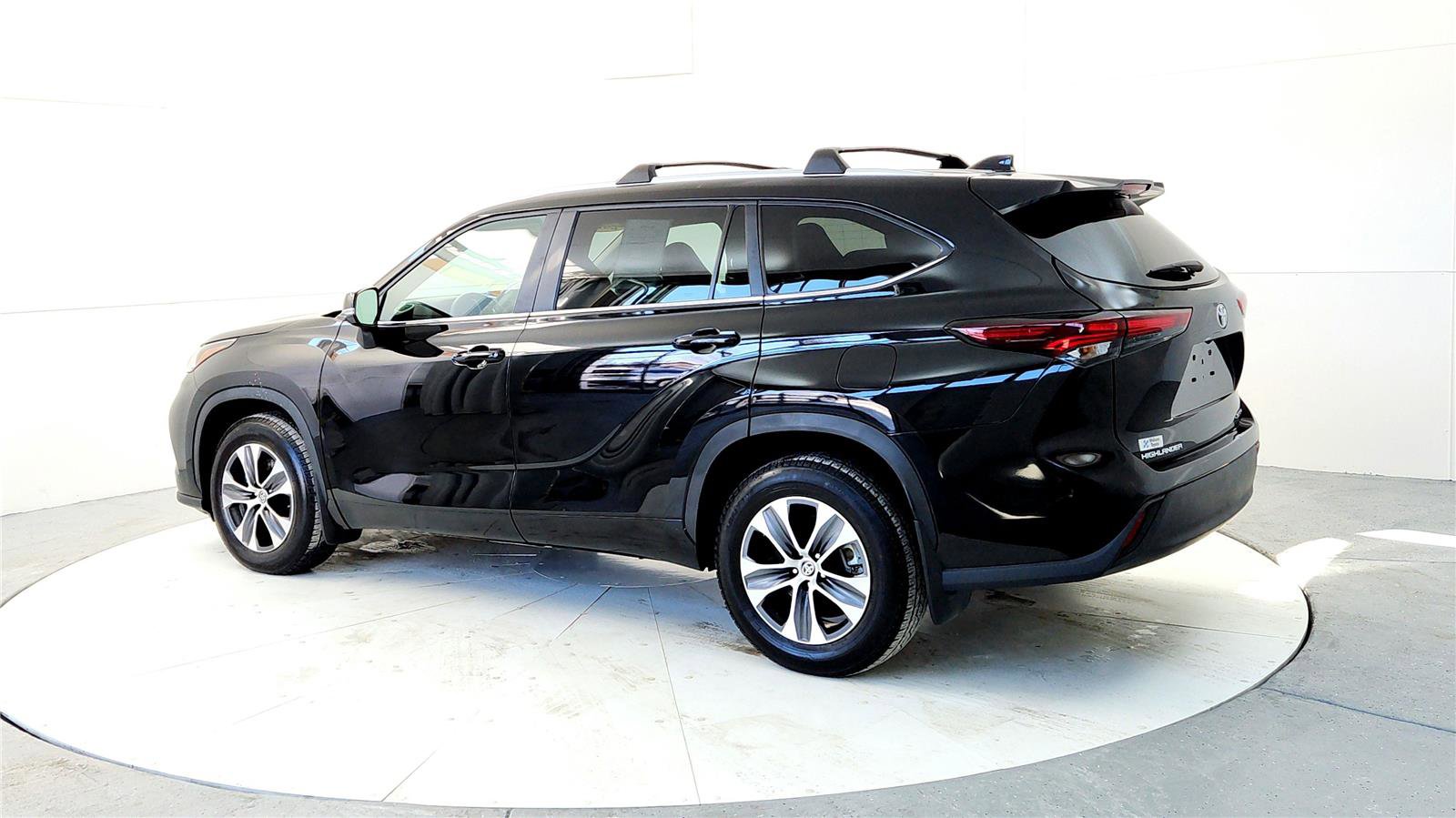 Certified 2024 Toyota Highlander XLE image 4