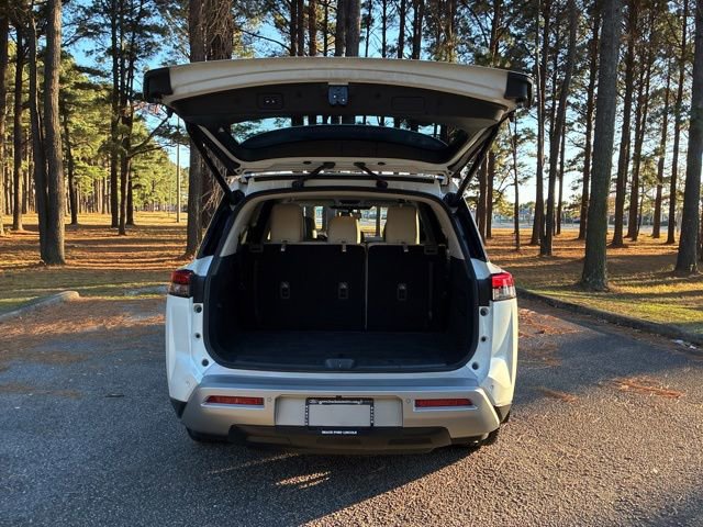 Used 2023 Nissan Pathfinder SL image 18