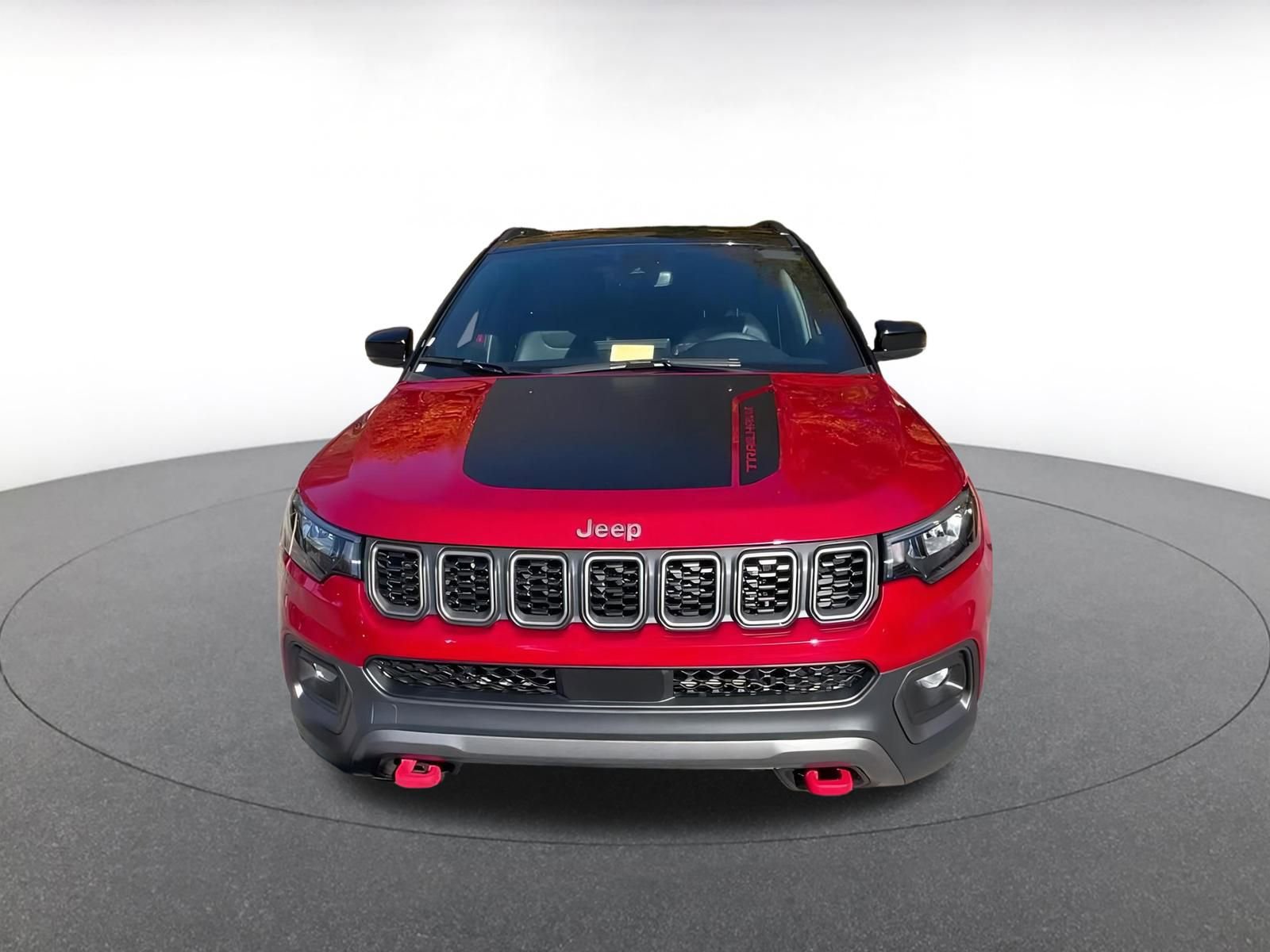 Used 2025 Jeep Compass Trailhawk image 3