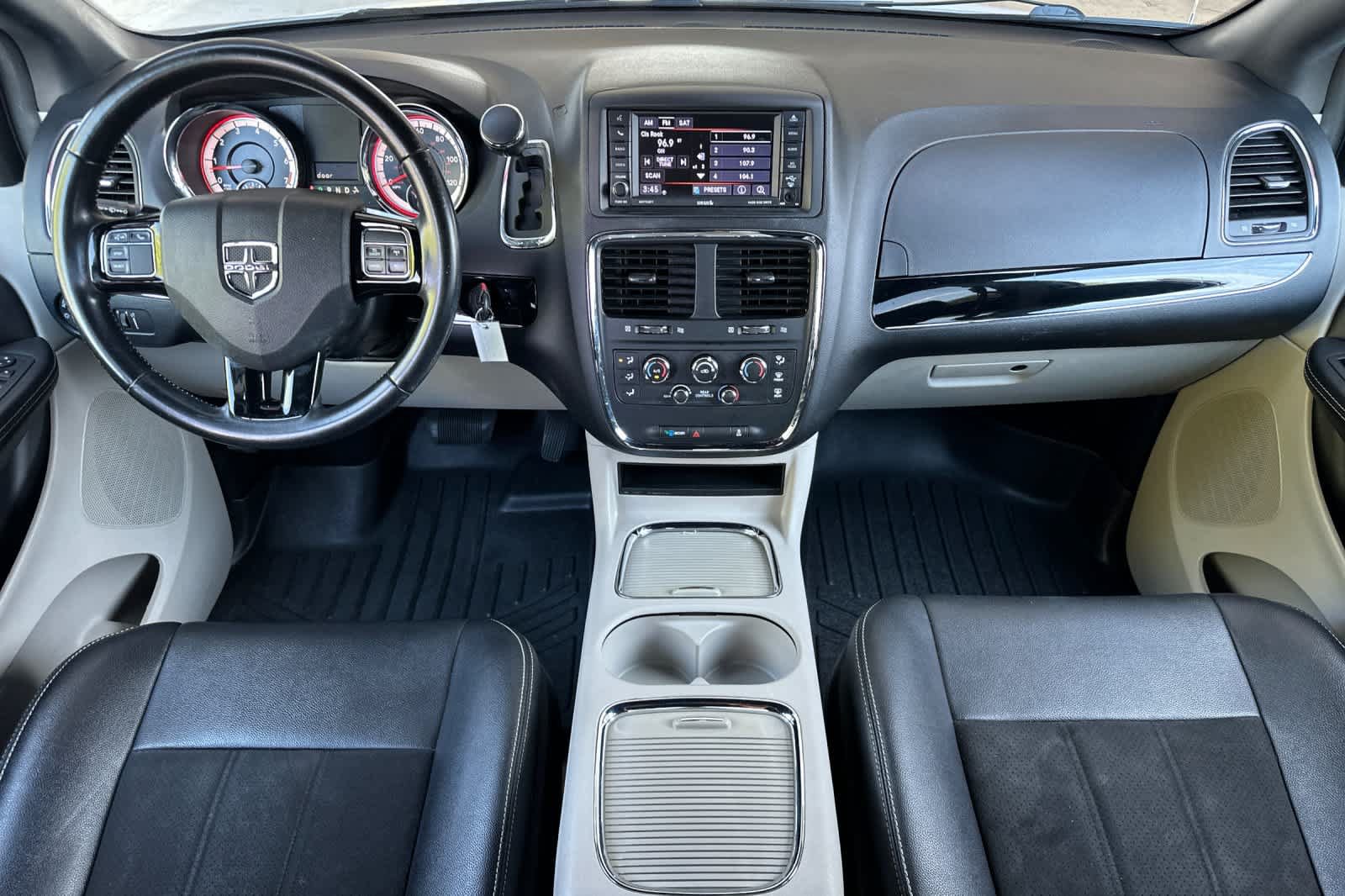 Used 2019 Dodge Grand Caravan SXT FWD image 3