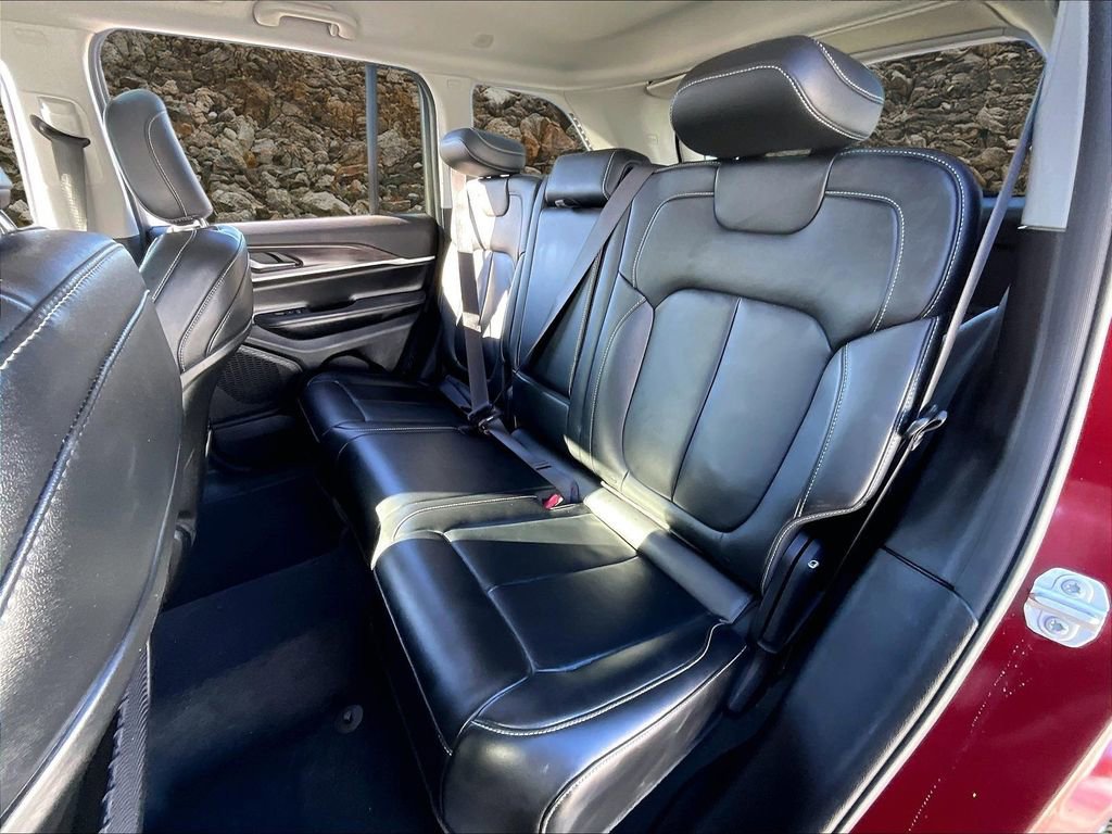 Used 2023 Jeep Grand Cherokee Limited image 23