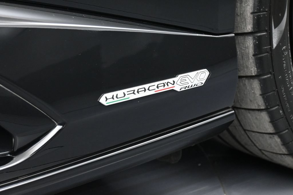 Used 2022 Lamborghini Huracan EVO RWD image 14