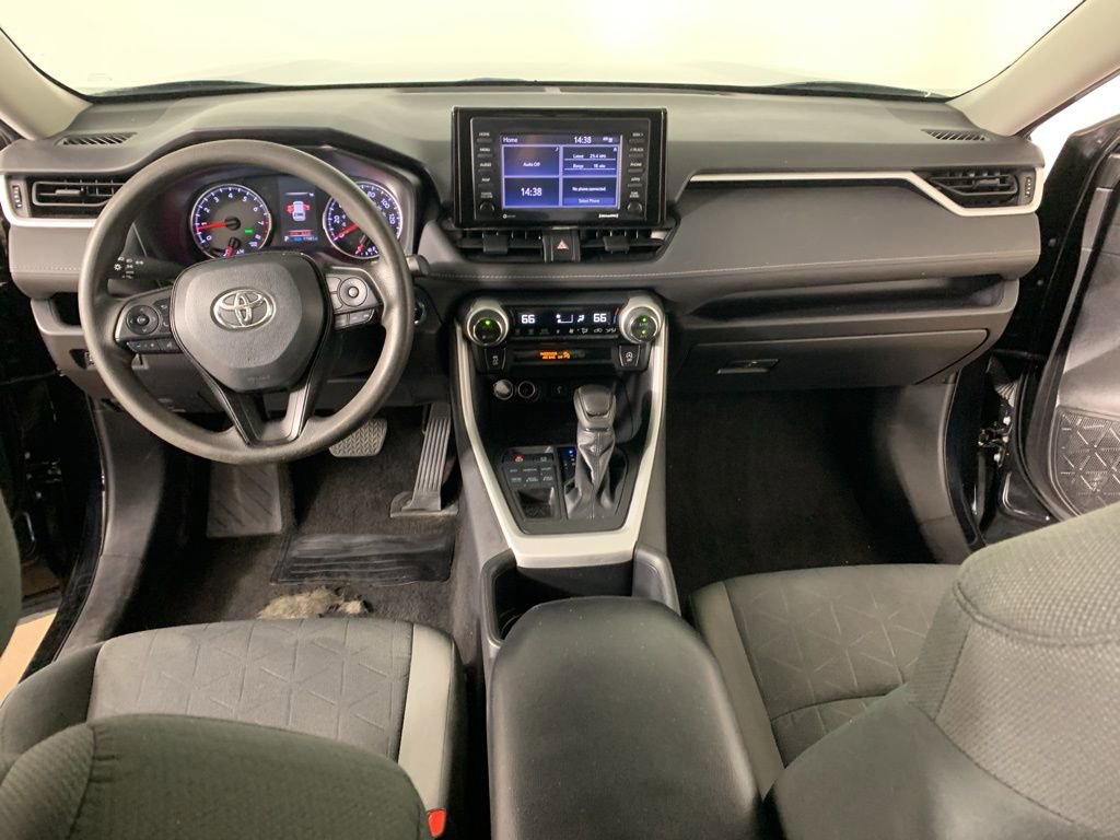 Used 2022 Toyota RAV4 XLE image 32