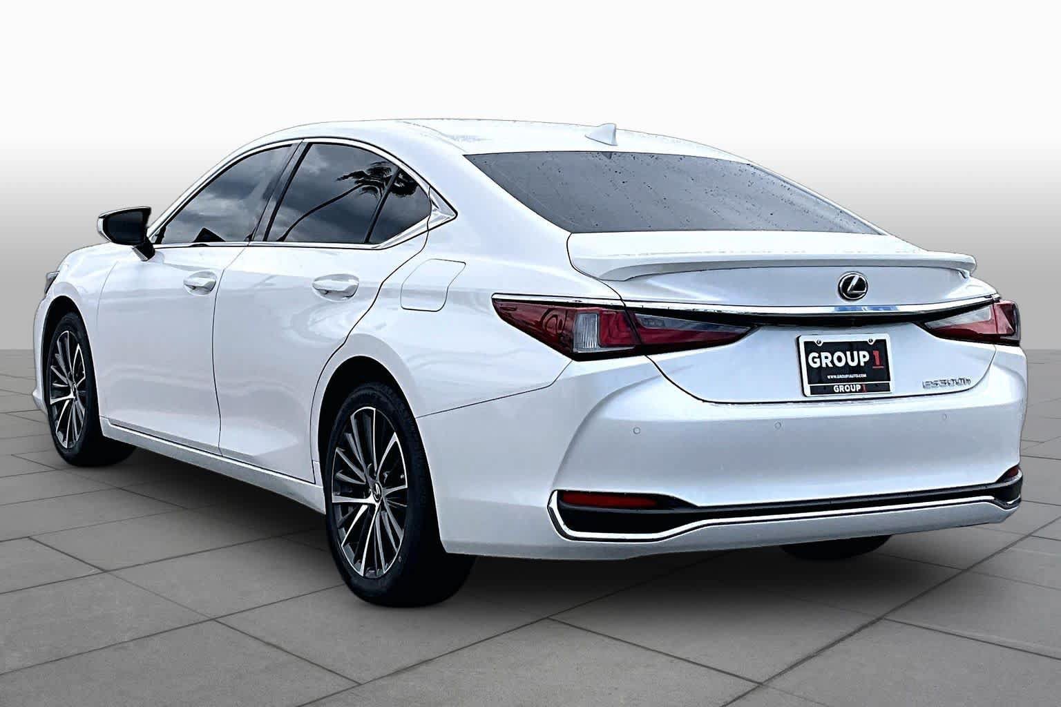 Used 2025 Lexus ES 300h w/ Premium Package FWD image 12