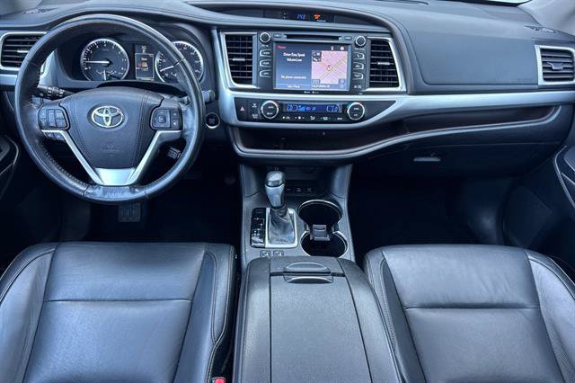 Used 2015 Toyota Highlander XLE AWD/4WD image 14